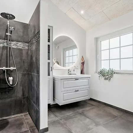 Lovely In With Kitchen Holiday home *