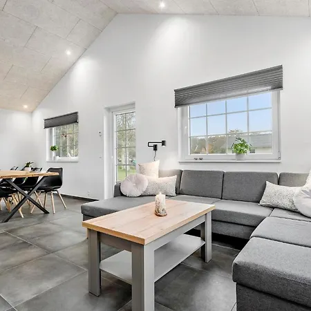 Lovely In With Kitchen *
