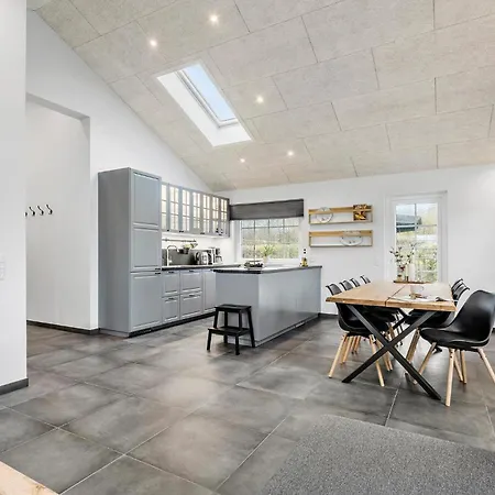 Lovely In With Kitchen *