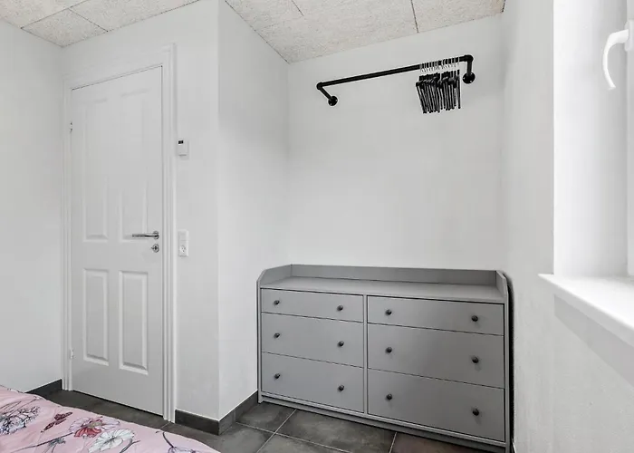 3 Bedroom Beautiful In Dom wakacyjny Hemmet
