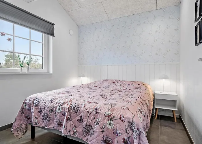 Dom wakacyjny 3 Bedroom Beautiful In Hemmet