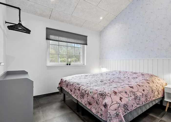 3 Bedroom Beautiful In Dom wakacyjny *